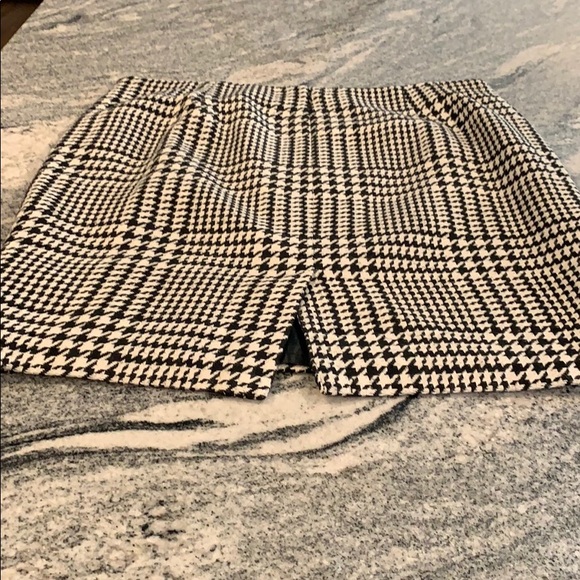 Liz Claiborne Houndstooth Skirt - Picture 3 of 7